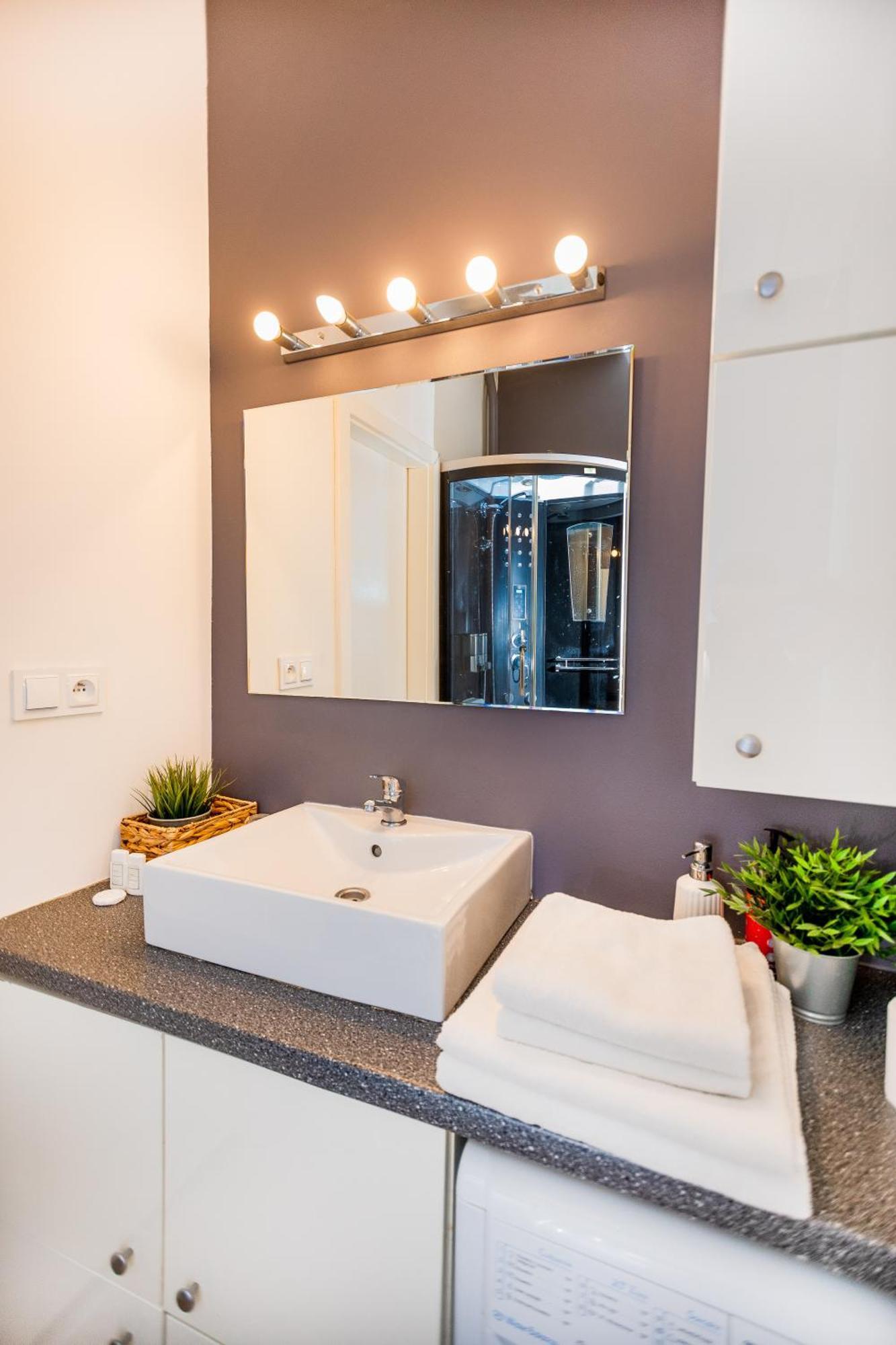Cozy Studio Next To The Metro And City Center Warszawa Eksteriør billede